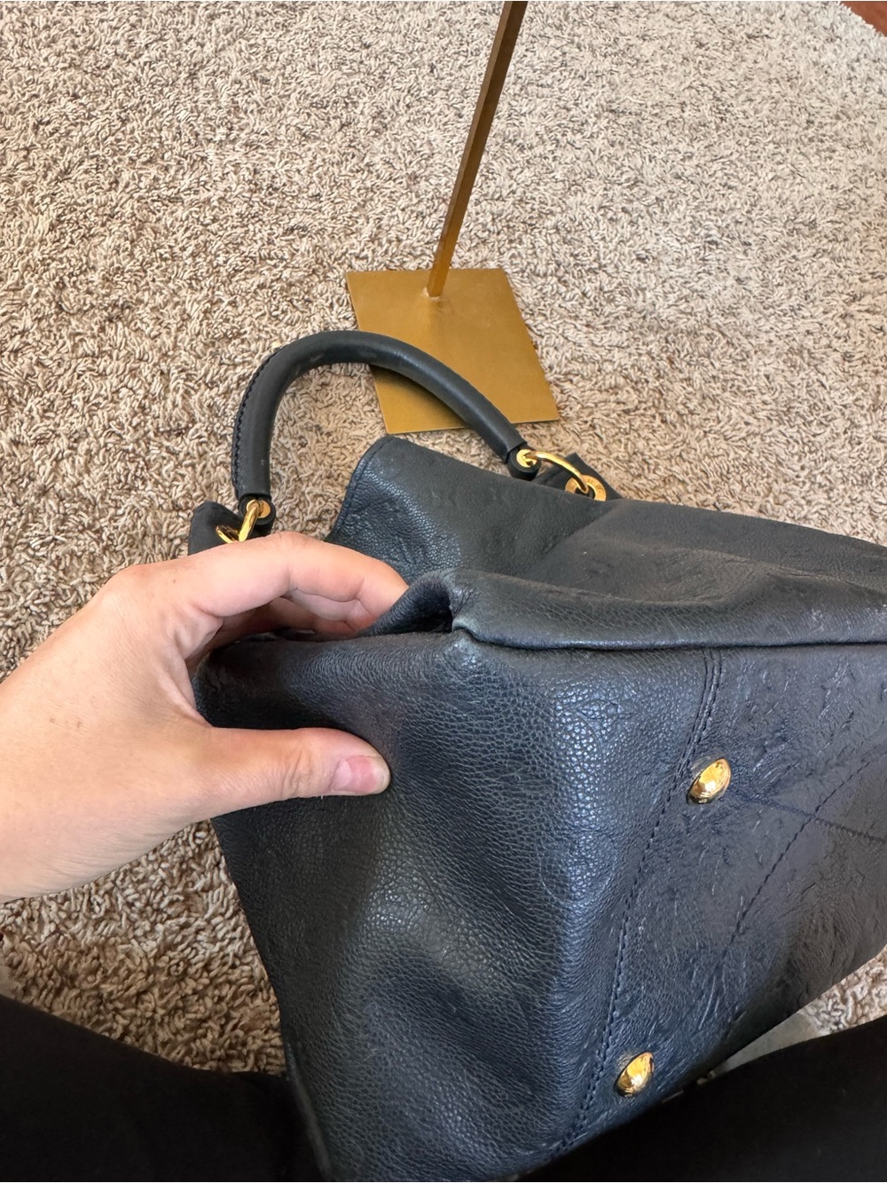 Louis Vuitton Artsy MM Empreinte Infini Purse - Picture 11 of 15